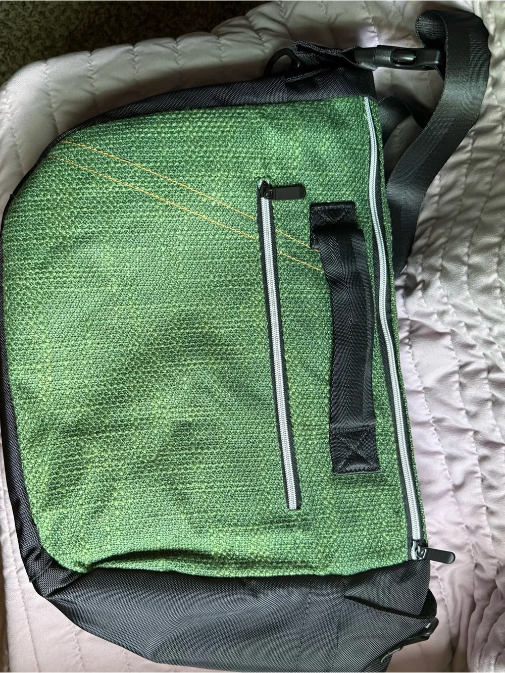 N/A green messenger